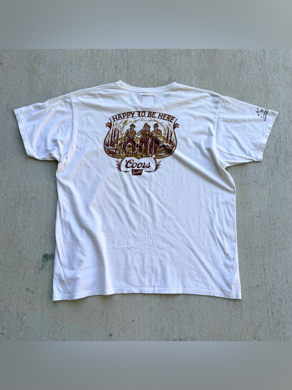The Seager X Coors Banquet T-Shirt in Men's Size 2XL features a graphic print de